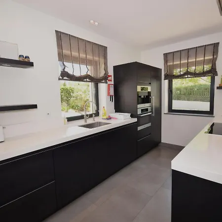 Modern With Swimming Pool Near Carvoeiro Villa